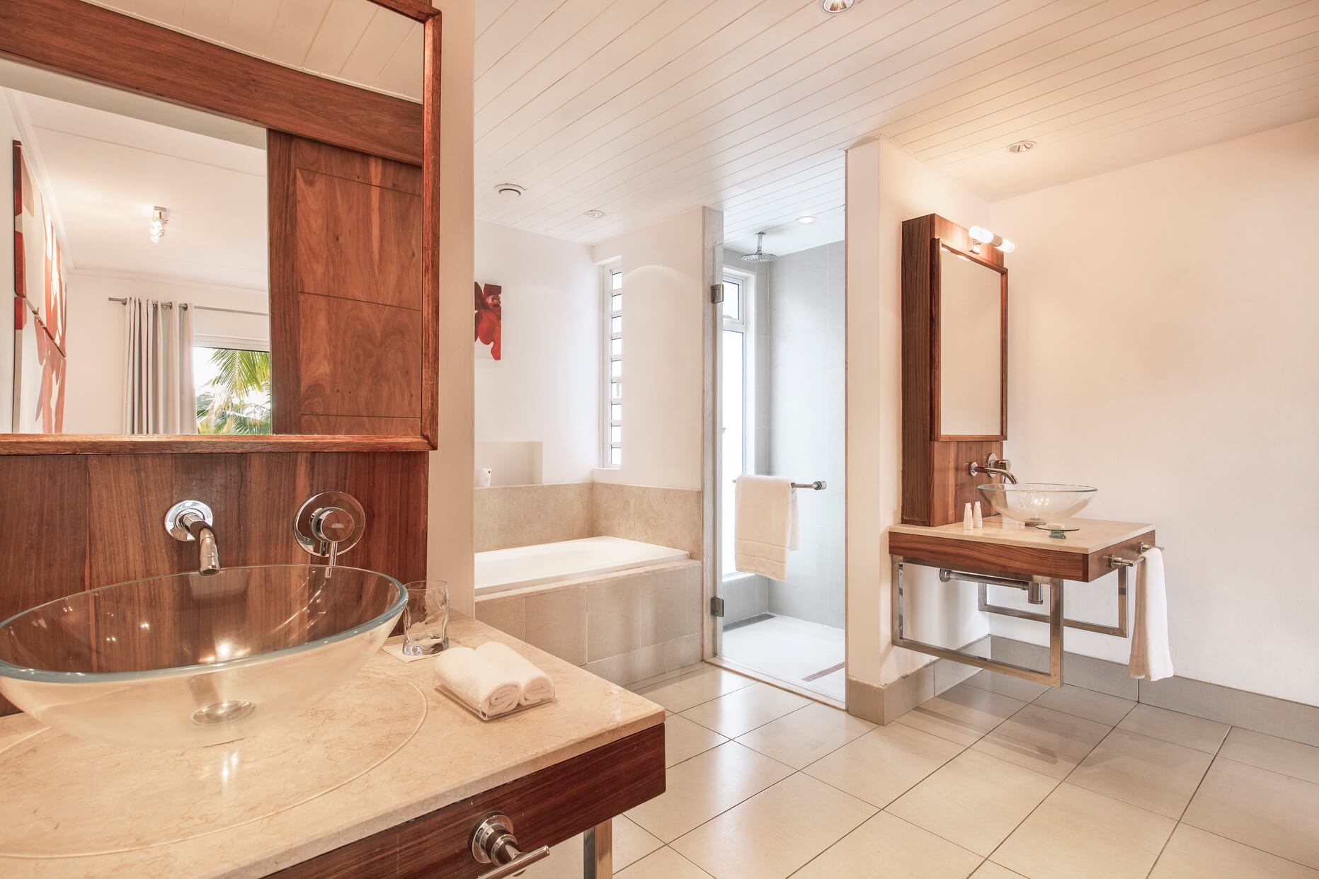 Tamassa Resort standard Room Bathroom and bassin