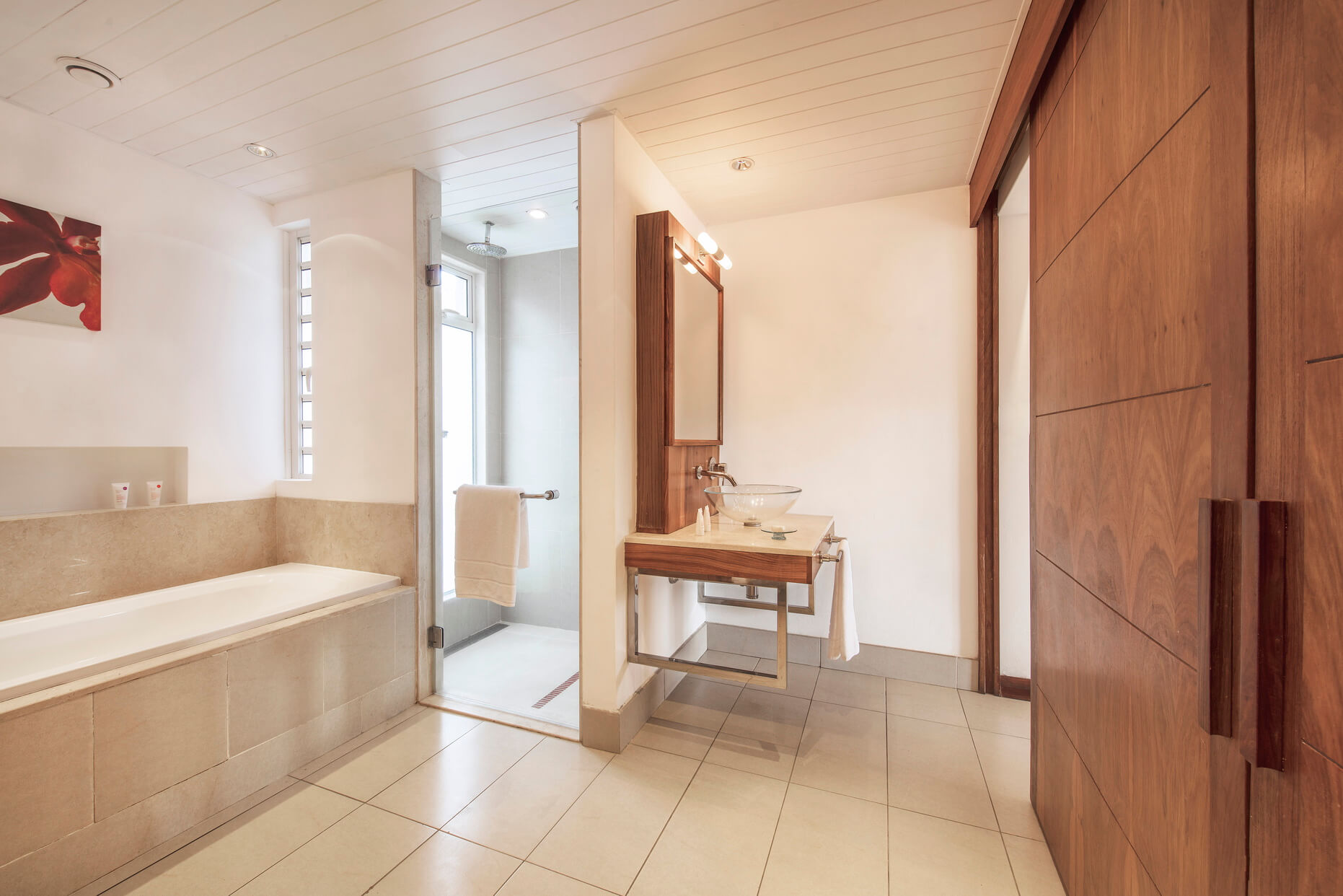 Tamassa Resort standard Room Bathroom