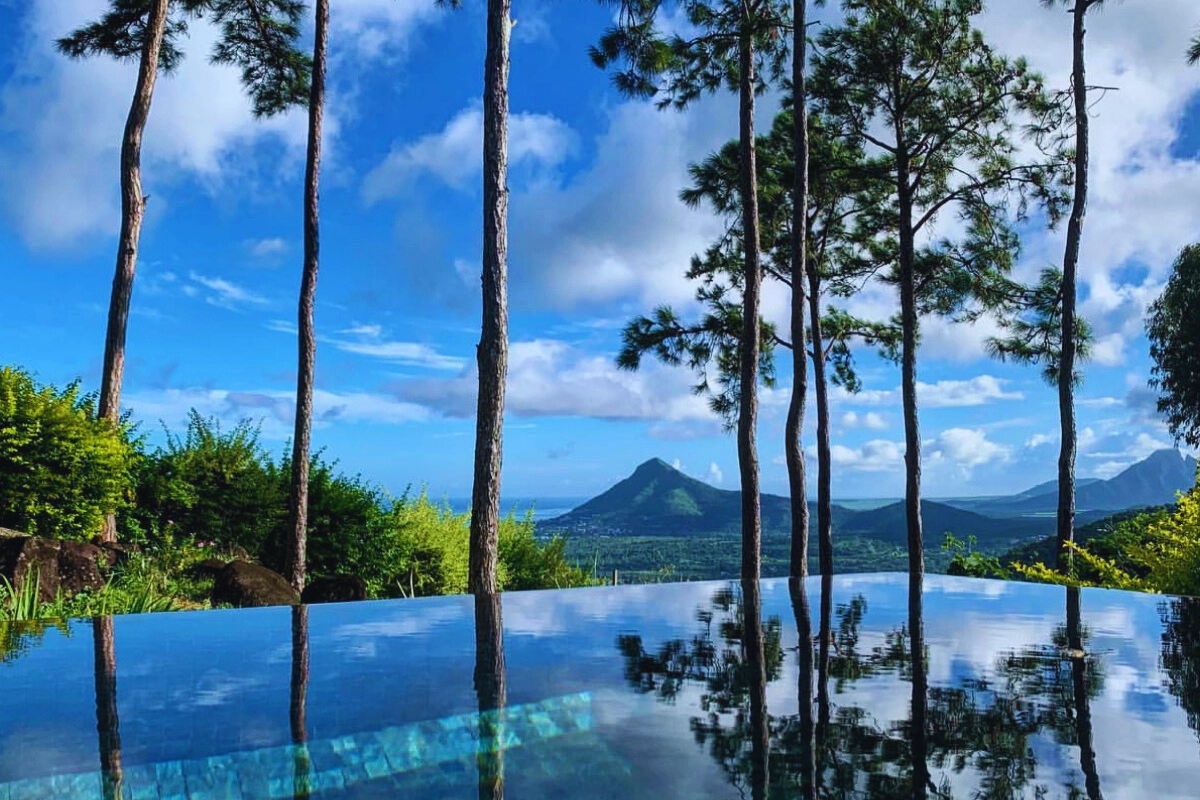 Seaview Pool Suite view